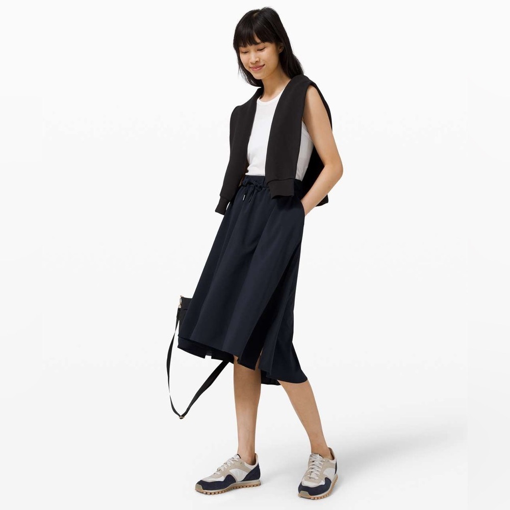 LULULEMON Time to Flounce Skirt in True Navy sz 2